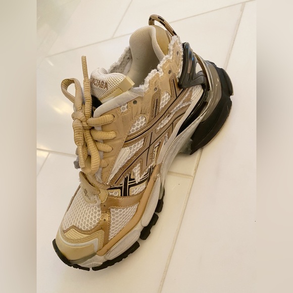 Balenciaga Runner Trainers in beige and black mesh and nylon - Picture 3 of 8